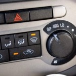 カーオーディオでCDプレイヤーが止まらない時の対処法