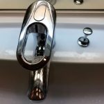 洗面用洗髪シングルレバー式混合栓(KVKのKF389FMS)の泡沫器の交換方法